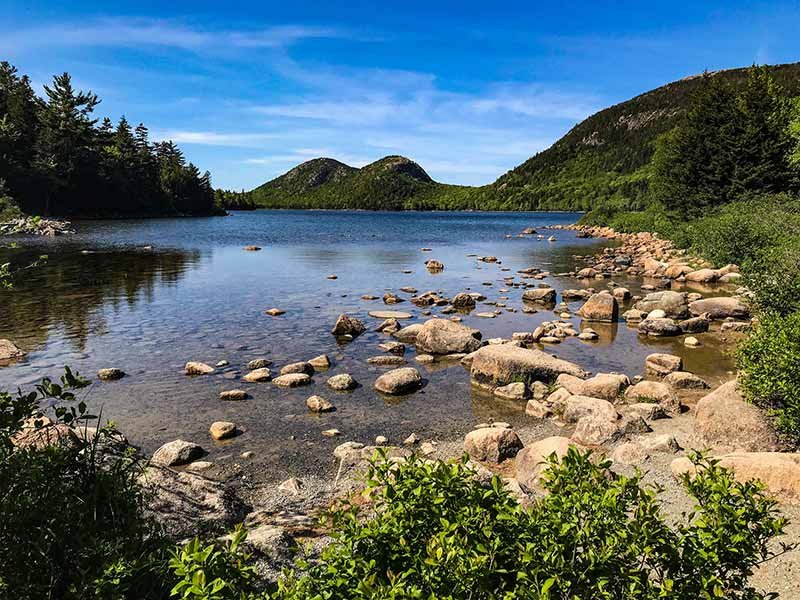 Acadia Nat'l Park, rocky shore of Acadia River