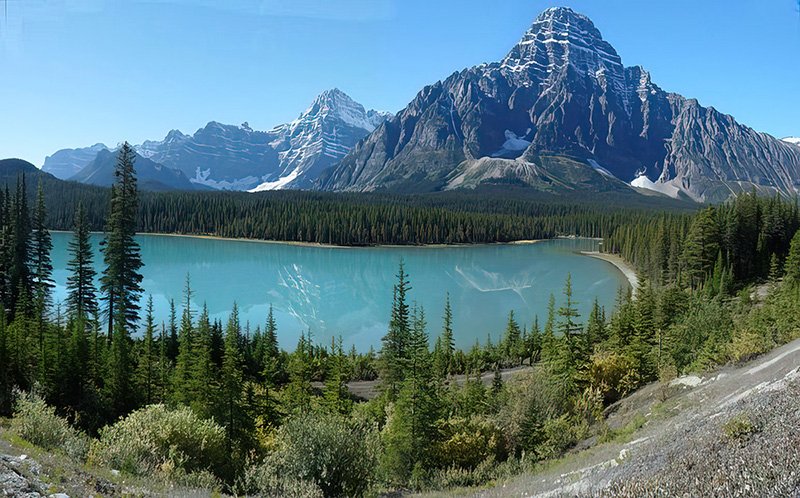 Aqua-marine lake with mountains in background